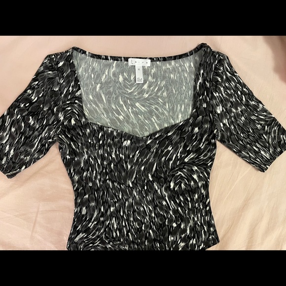 Box Neck Short Sleeve Bodysuit - Picture 4 of 4